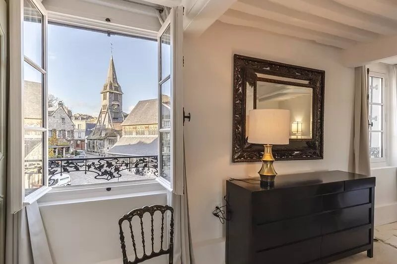 La Demeure du Clocher 4* - Airco - On the Port and Place St Catherine - 8 P