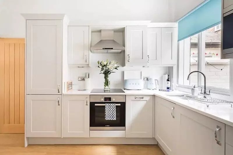 Secret Courtyard Cottage Within Chester City Walls - 5 Min Walk to Racecourse