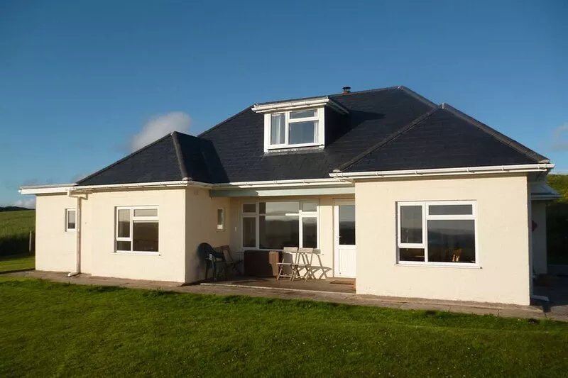 Escape to a cliff top location with superb sea views. Pets welcome.