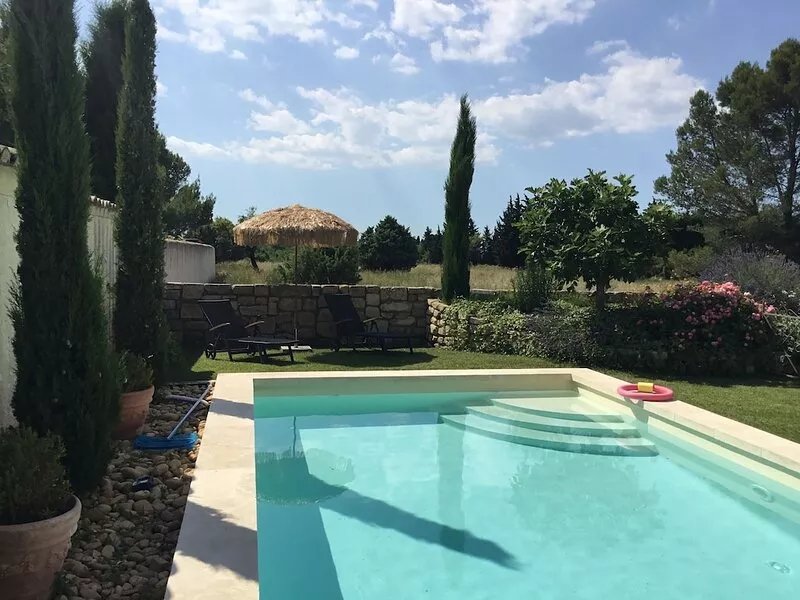 Le Mas de Baptiste near the town center with heated, sheltered swimming pool