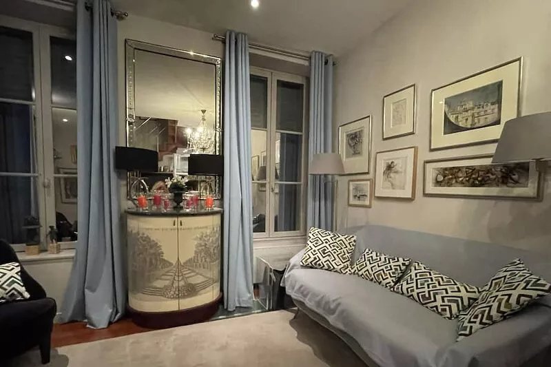 Nation :detached house: 2 bedrooms + free parking in private street.
