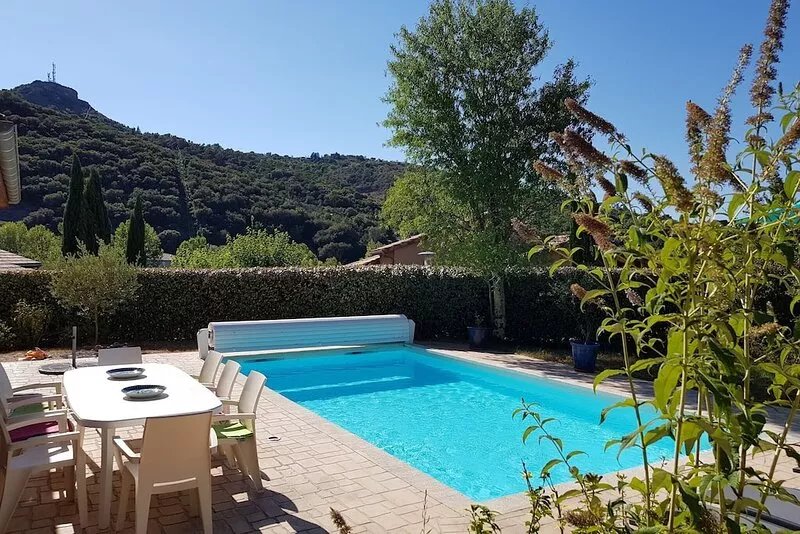 Elegant Villa in Les Mazes with Swimming Pool