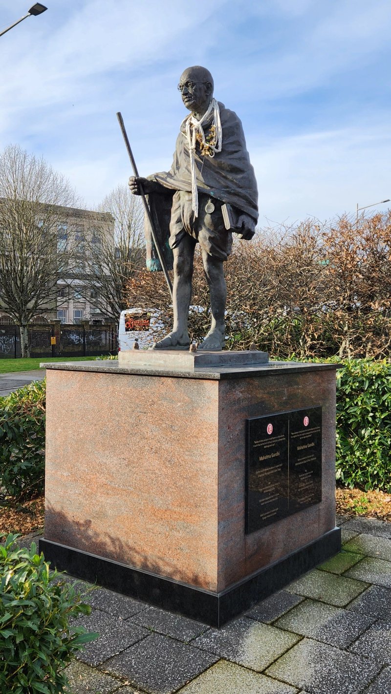Mahatma Gandhi Statue