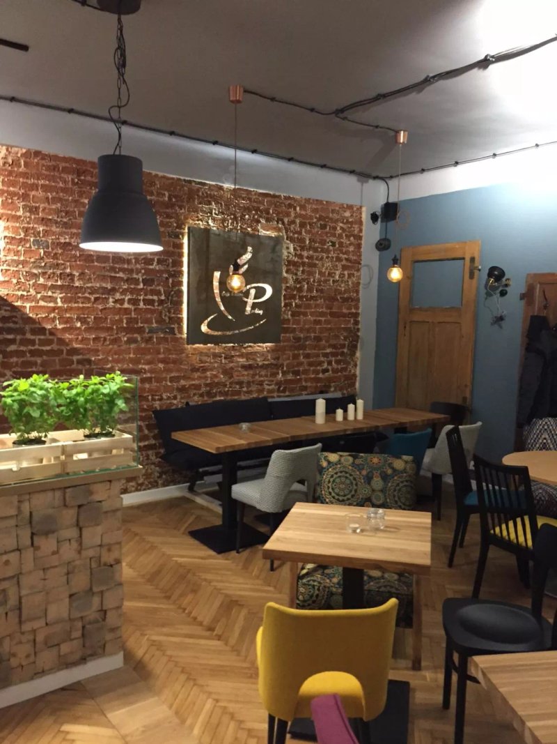 Caffe Bistro Parking