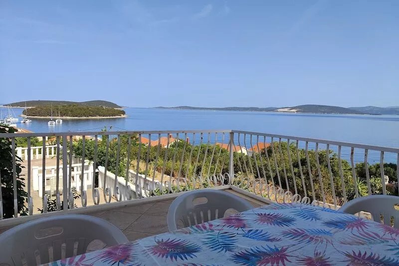Holiday Home Maja - Four Bedroom Holiday Home with Terrace and Sea View