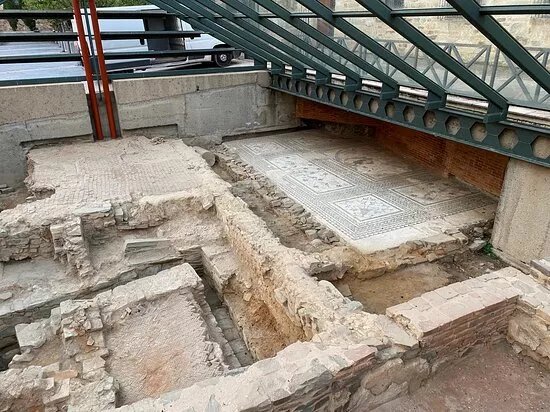 Domus Del Mosaico Del Oso Y Los Pajaros