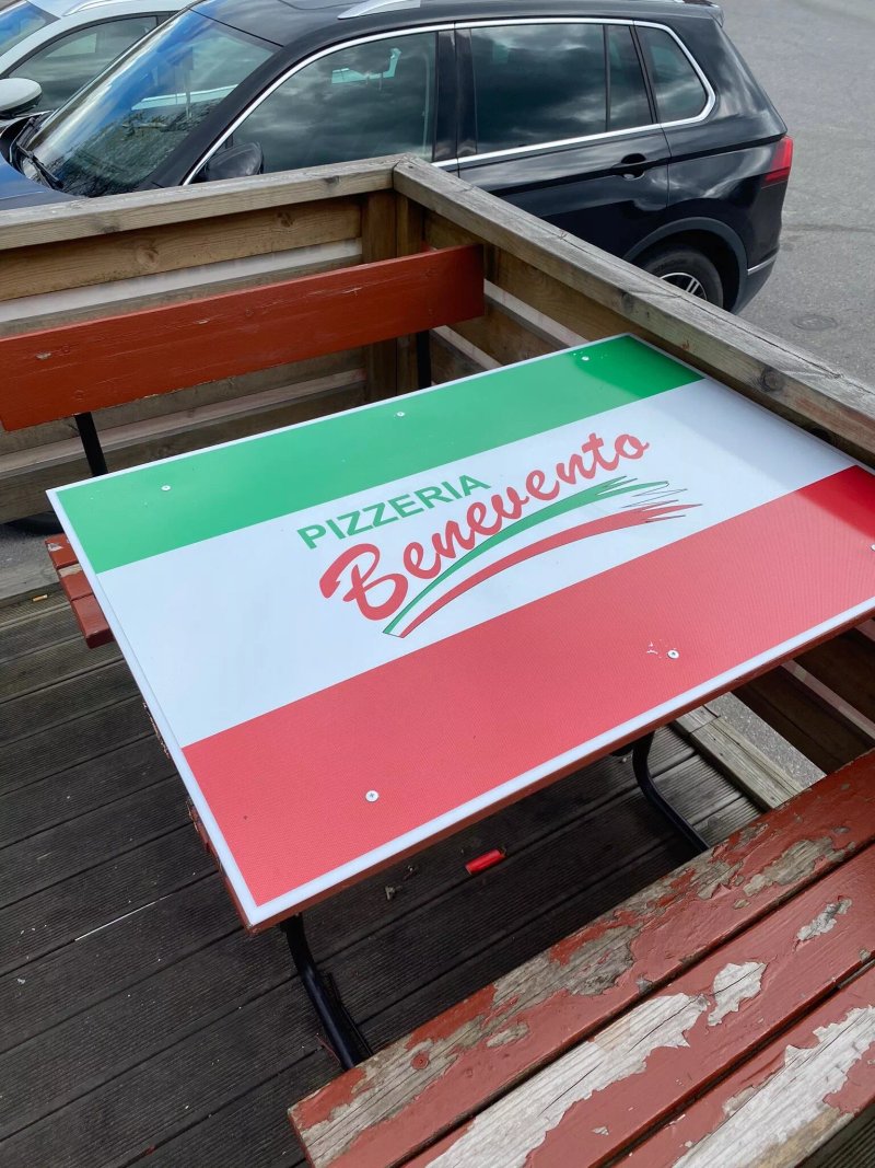 Pizzeria Benevento i Tumba