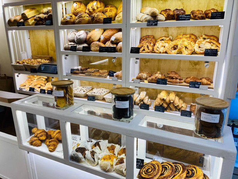 Barna Zebra Kezmuves Pekseg Bakery & Cafe