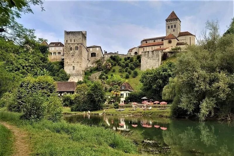 Beautiful Farmhouse With Swimming Pool, Close To River And Medieval Village