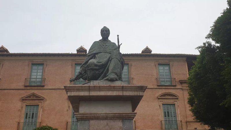 Escultura Cardenal Belluga