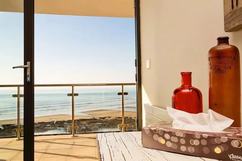AS SEEN ON TV! Headlands Luxury Beachside Apartment
