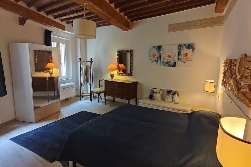 LunaNova, one minute from the Campo and Duomo, brand new and quiet.