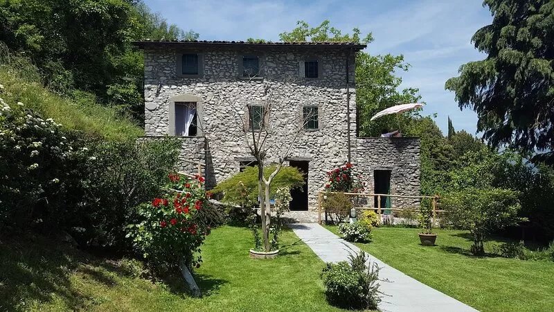 Large 3 bedroom villa, private pool, gym, WiFi, nice garden, walk to restaurant