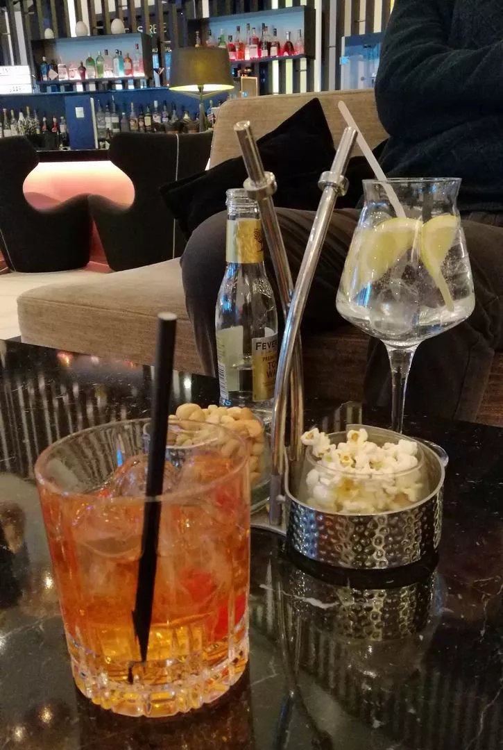 Cafe and Bar Linnutee