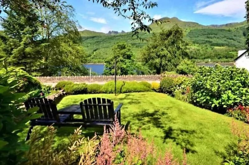 Rowantree Cottage - sleeps 11 guests  in 5 bedrooms