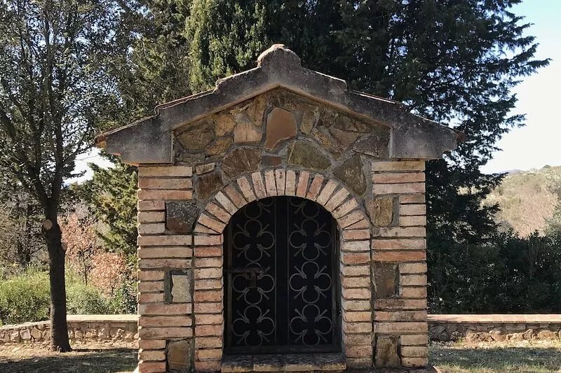 Beautiful Tuscan Villa with Large Pool, Stunning Views and Experienced Staff