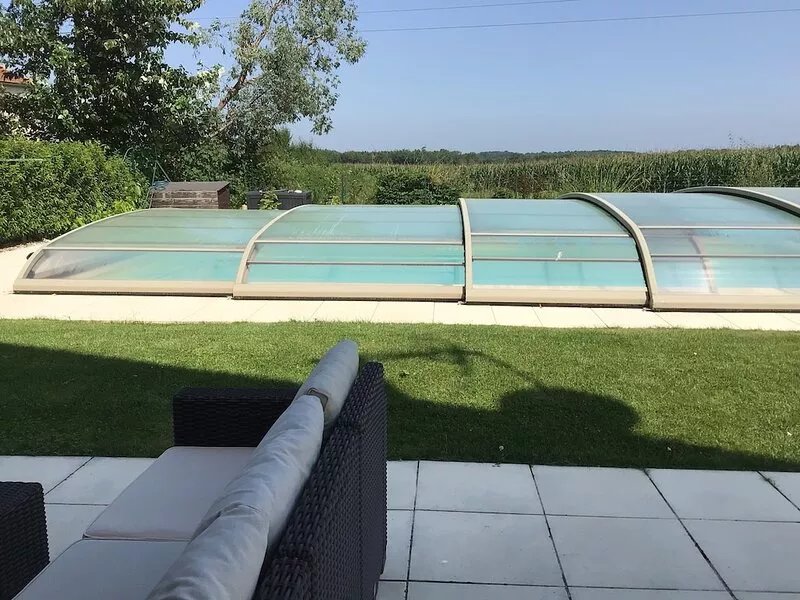 A very spacious cottage with 3 large ensuite bedrooms with Great views. Sleeps 8