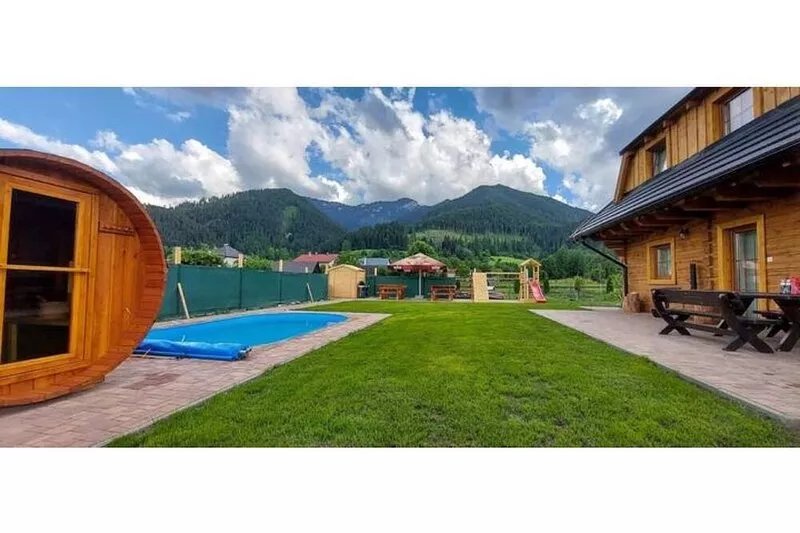 Cozy apartment with a balcony and mountain view in Chalet