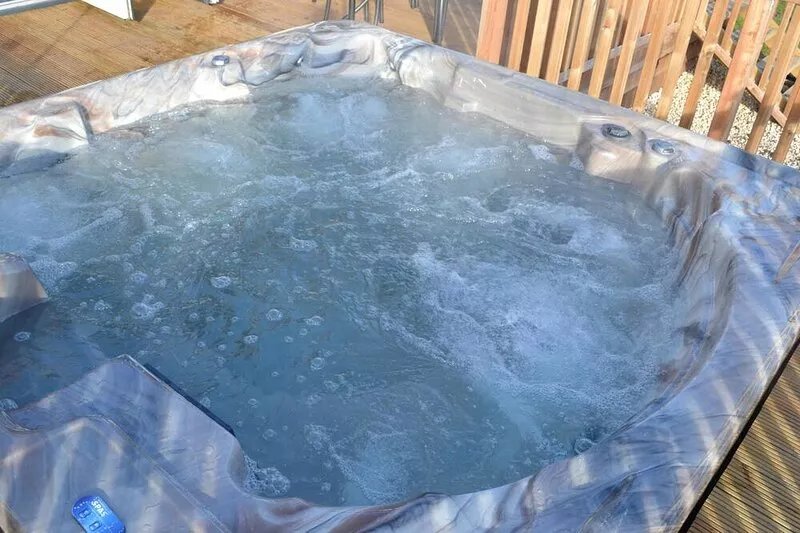 Red Kite Luxury 3 Bedroom Lodge with Hot Tub