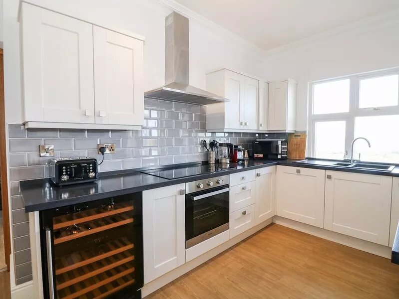 BRYNMORWYDD, pet friendly, luxury holiday cottage in Aberdovey