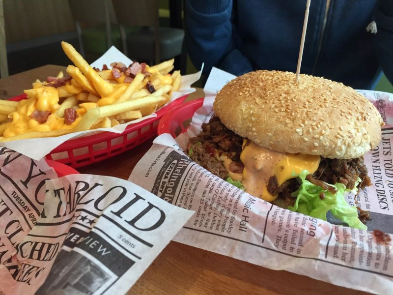 Burgermeister Cafe Gino