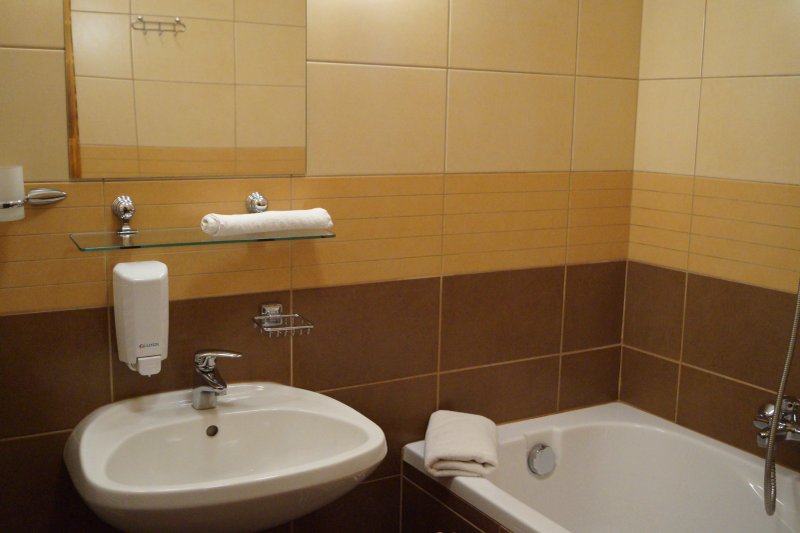 Eman Apartments Sarvar