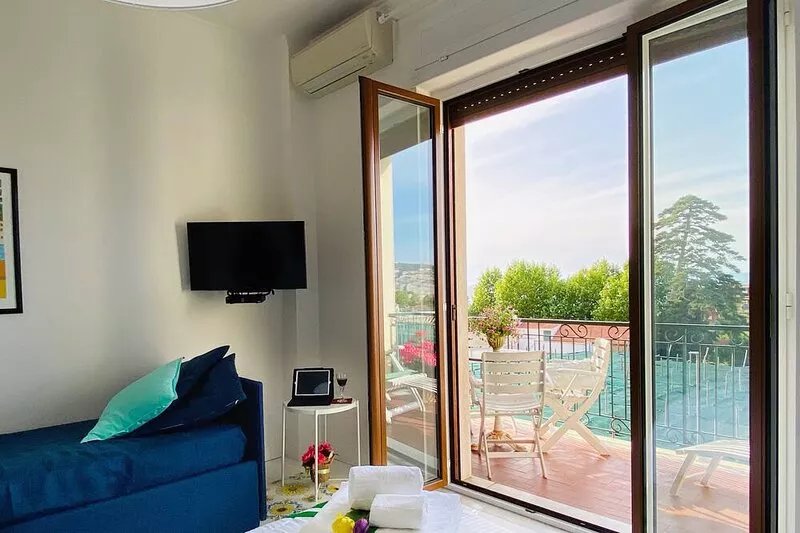Splendid apt with beautiful sea view in Sorrento center near the beach