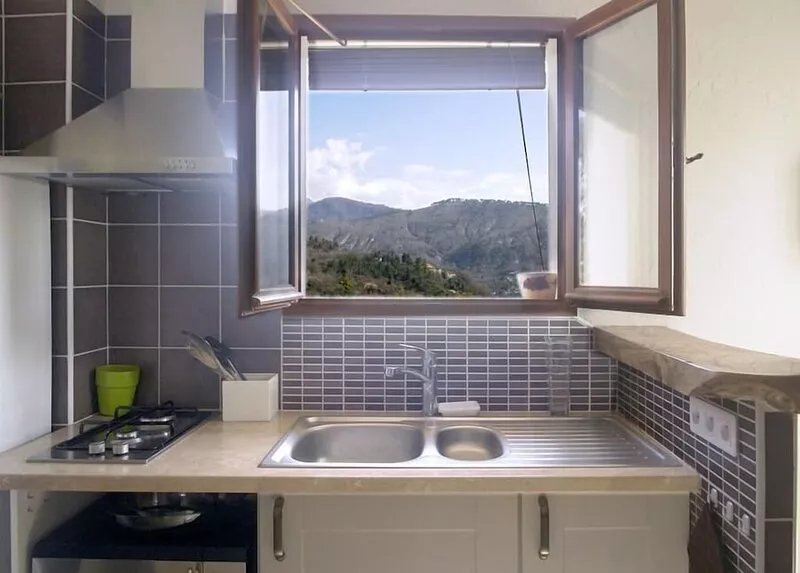LA RUCHE ET L OLIVIER Charming cottage between sea and mountain