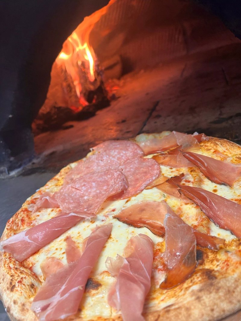 Mega pizzeria