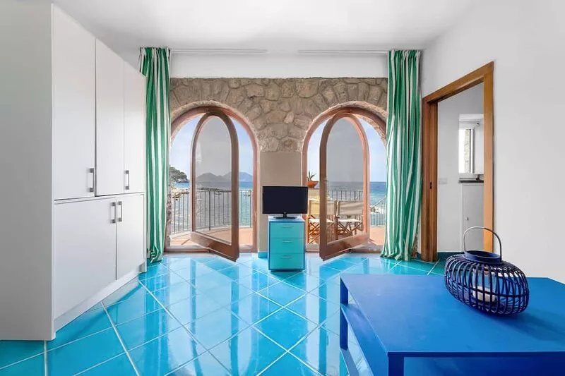 Enchanting panoramic Suite a few steps from the sea in the Sorrento Peninsula