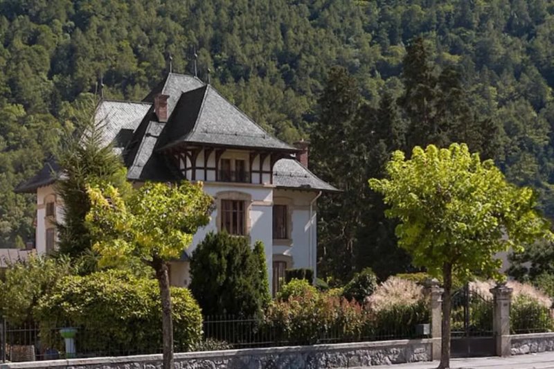 Villa De Maître