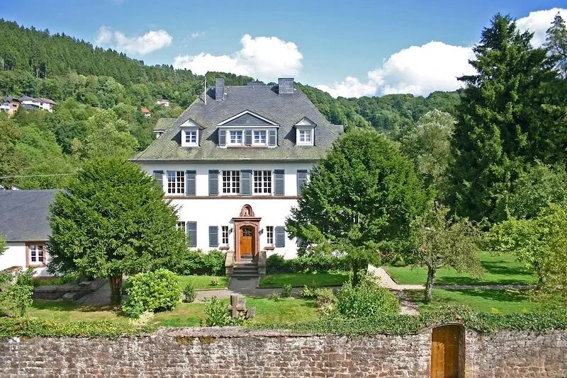Luxury country house with whirlpool (6 pers.), saunas and cinema in a beautiful