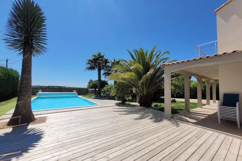 Beautiful villa by the sea in an exceptional setting