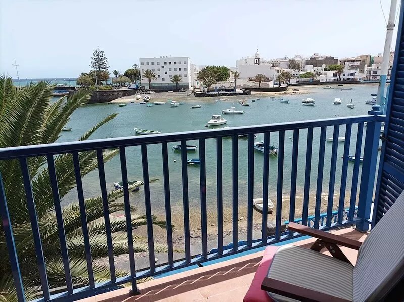 Frontline apartment with sea views in a pedestrian area.