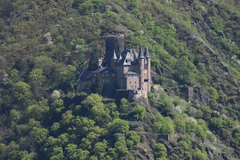 4 **** apartment, quiet location directly over St Goar, the Rhine and opposite