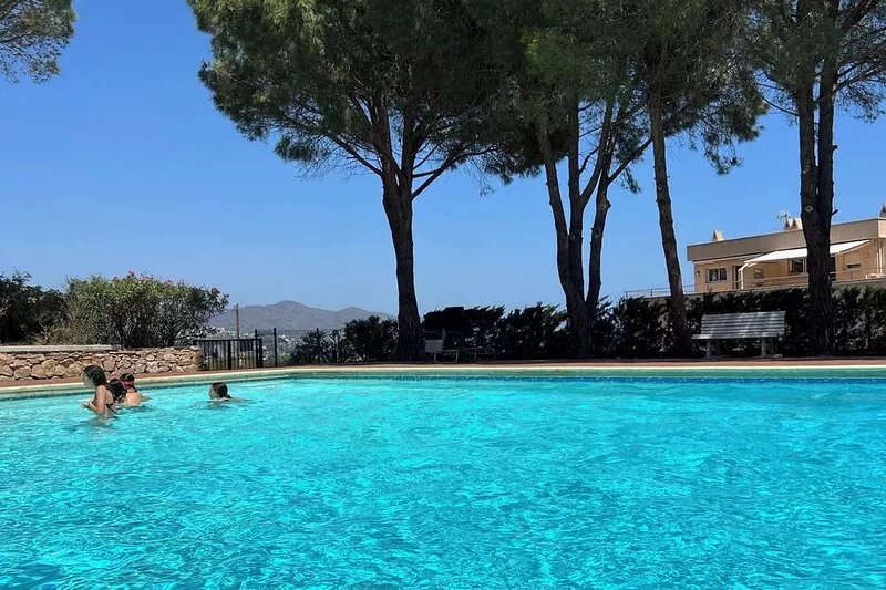 Apartment Llanca Sea view, Swimming pool and 5min walk to the beach