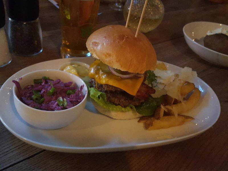 Cooler Food & Club