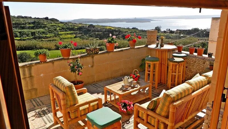 Great Location: FREE Gozo transfers, WIFI, Bicycles & BBQ  – NO Car required!