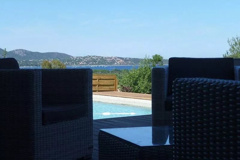Contemporary villa, new with sea view and pool. area St cyprien pinarello
