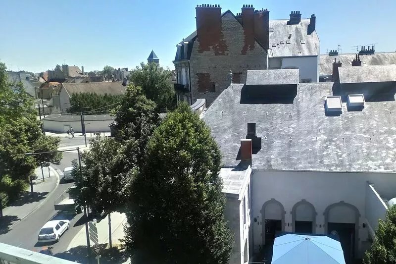 On the roof of the office, bright T2 place de la République with parking