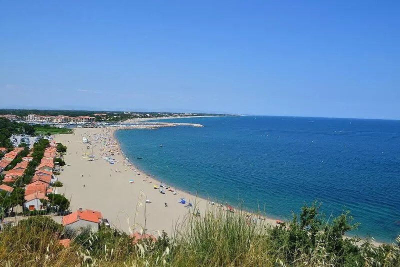 Modern, comfortable apartment with free Wifi, 2 minutes walk from historic port