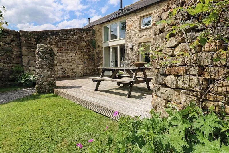 OLD CROW TREES BARN, luxury holiday cottage in Melling