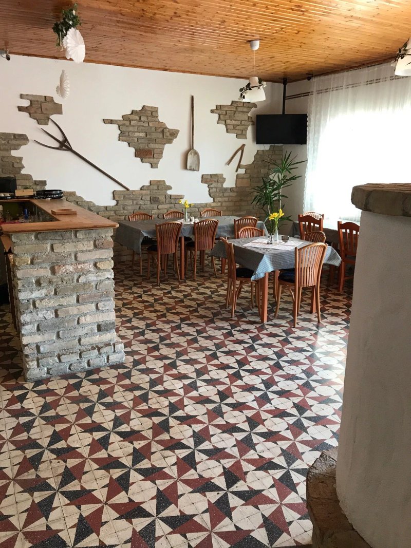 La Grande Pizzeria and Restaurant