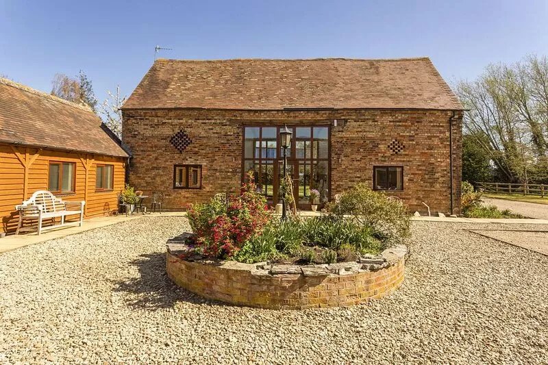 West Barn Cottage - sleeps 3 guests  in 2 bedrooms