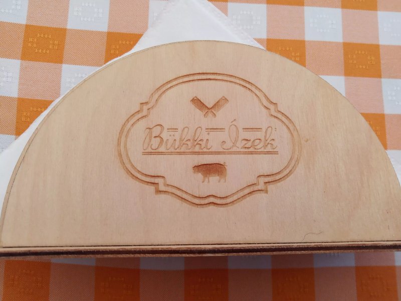 Bukki Izek Vendegasztal