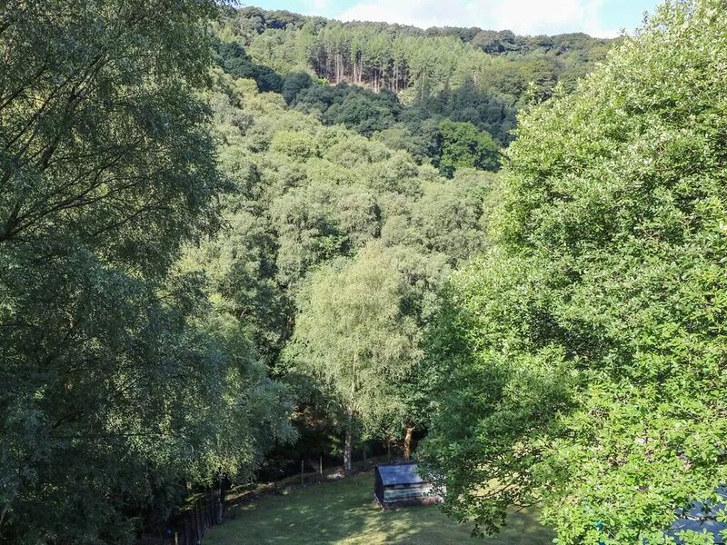 HOVE WOOD VIEW, pet friendly, with a garden in Cragg Vale