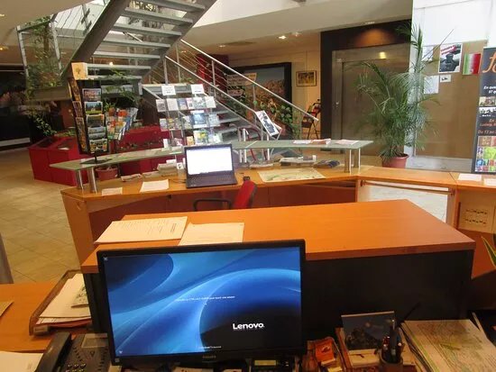 Office De Tourisme De La Roque D'antheron