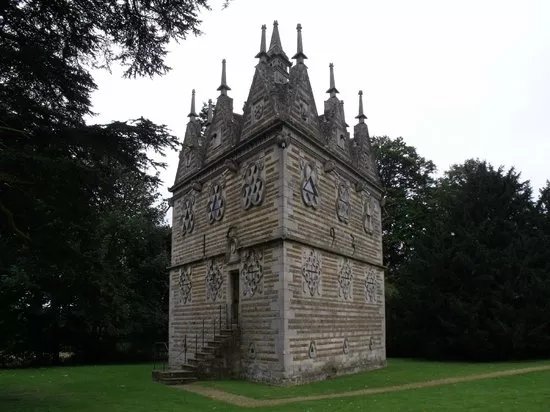 Rushton Triangular Lodge