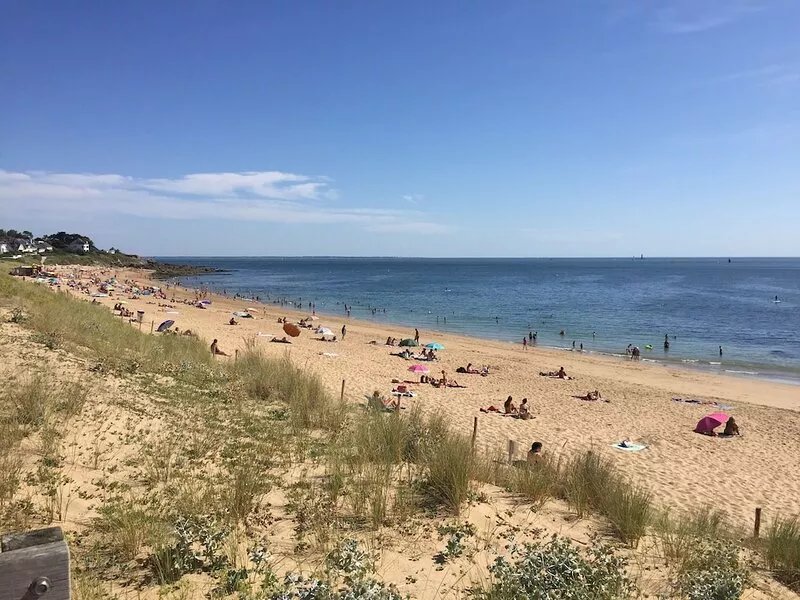 Sea view ......... 50 m from the beach