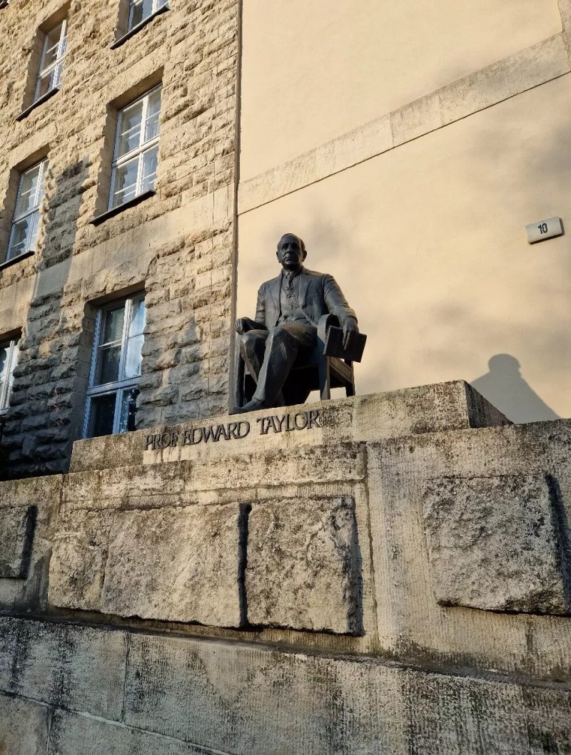 Statue Of Edward Taylor